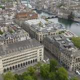 UBS avertit cependant qu'un bénéfice de 50 milliards de francs au second semestre "n'est pas impossible, mais peu probable". Les reversements que pourrait effectuer la BNS en 2024 "s'éloignent donc considérablement", ont souligné les experts de la...